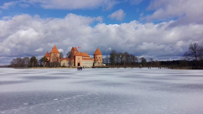 Замъкът на остров Тракай в Литва - единственият островен замък в Източна Европа