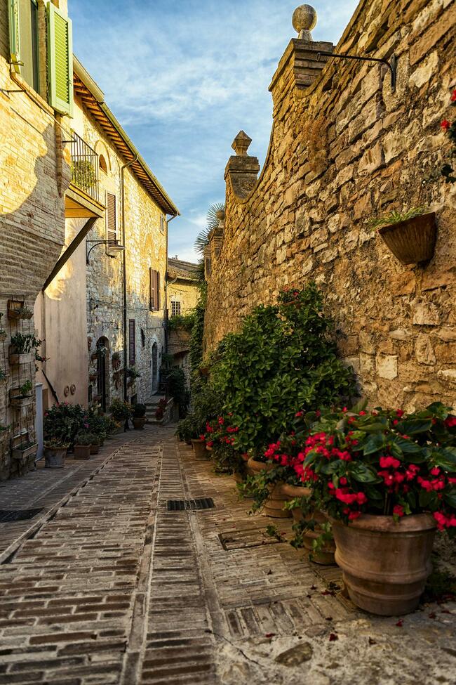 Улиците на Спело – най-вълнуващата разходка в древен град в Италия