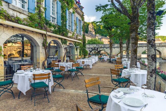 Идиличен хотел в романтичното село Брантом, Франция