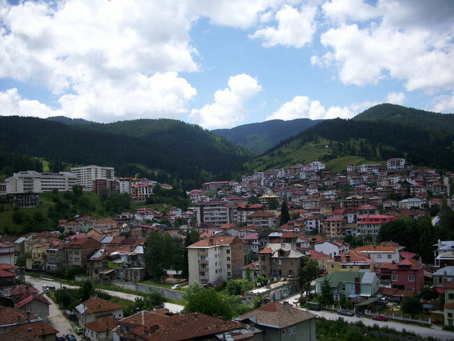 Кои са най-високо разположените градове в България?