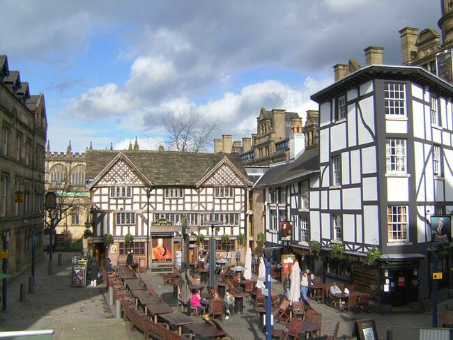 Къде се намира една от най-красивите улици и катедрали в Европа?