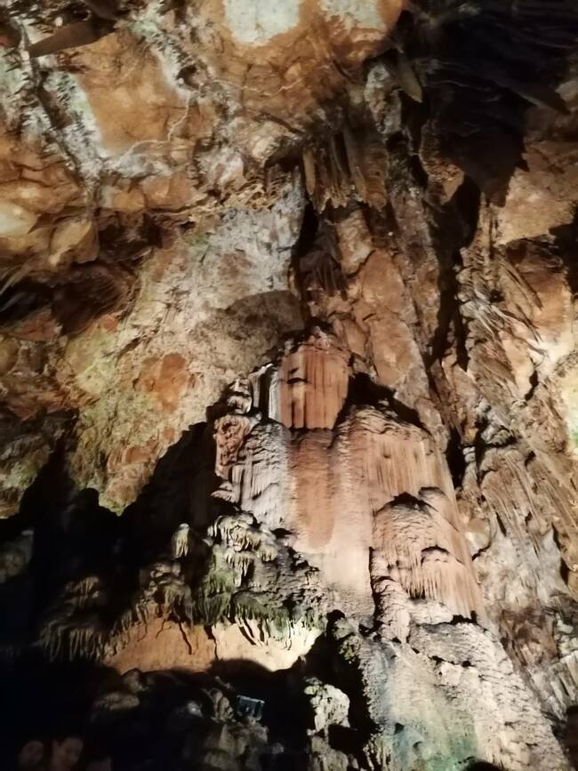 Съевата дупка - една от най-красивите пещери в България Съевата дупка - една от най-красивите пещери в България