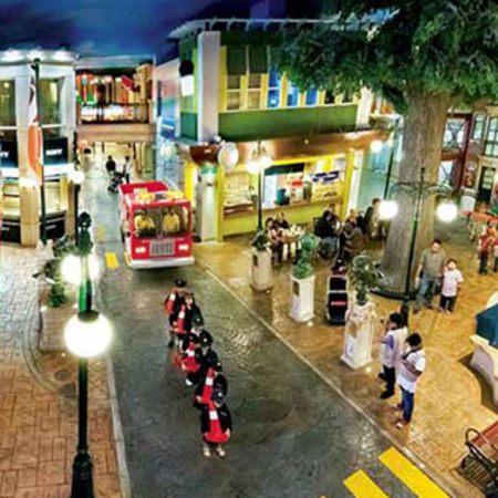 Разходка из Градът на децата - KidZania Разходка из Градът на децата - KidZania