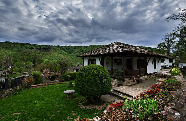 Село Боженци - тук се чувства традиционният дух на България и усещането за миналото