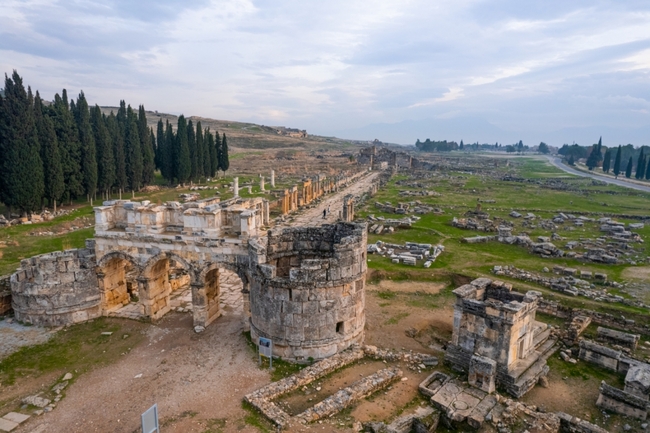 Чудесата на Турция: Феноменът Памуккале и басейнът на Клеопатра, привличат милиони туристи